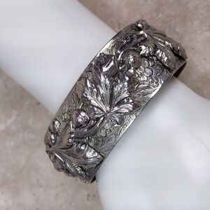 Vintage Silvertone Floral Cuff Bracelet
